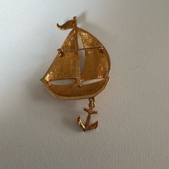 Vintage Large Nautical Brooch Pin Enamel Sailboat Ship Boat Red Blue Gold Tone - Picture 6 of 8